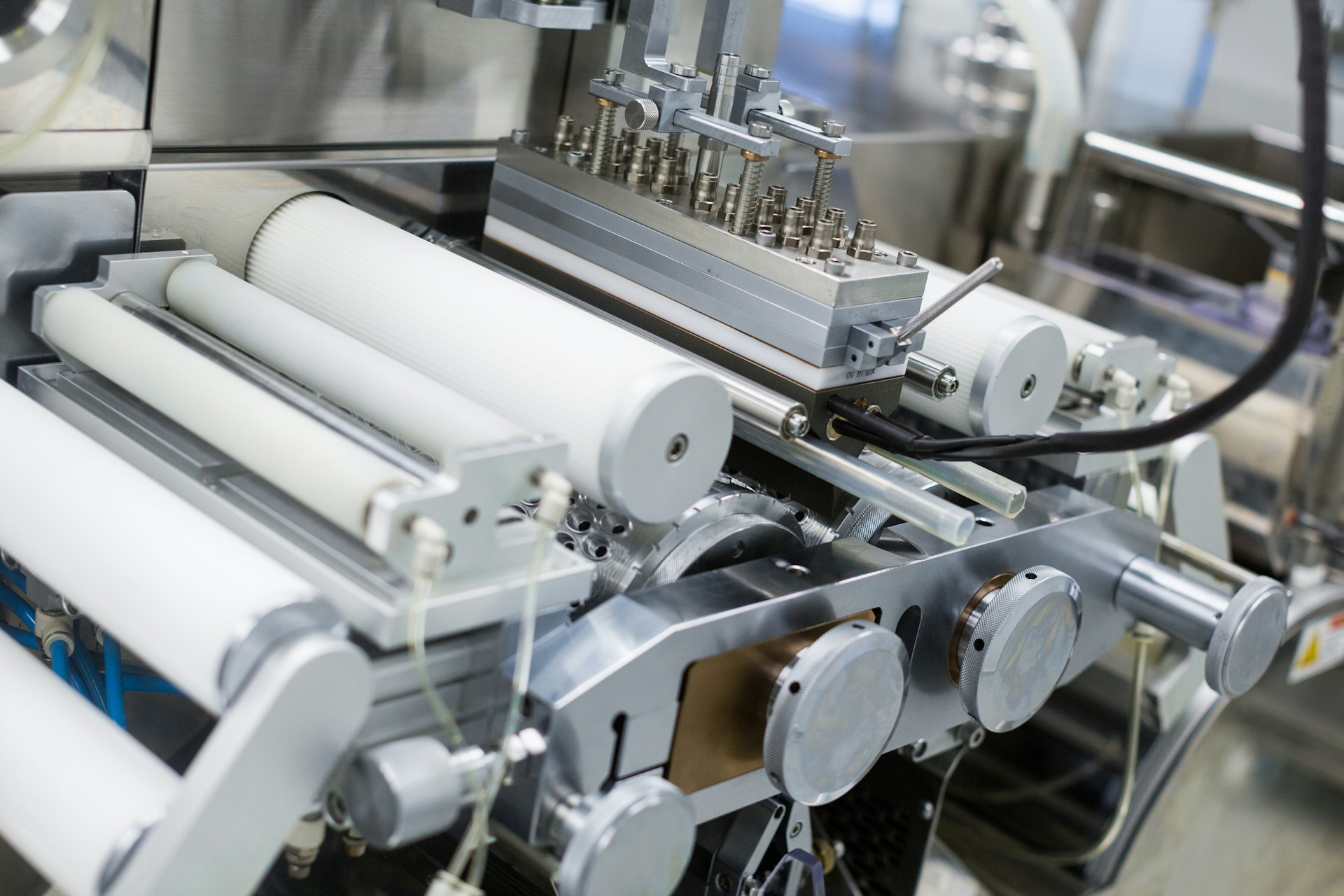 Predictive Maintenance for Labelling Machines: KPIs, Sensors, Scheduling